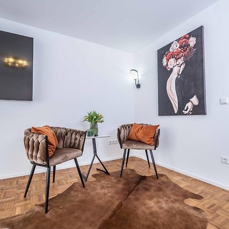 City Wohnung Fn L 5 Klimatisiert Mit Balkon Und Kueche FDH Extérieur photo